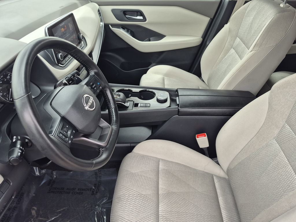 Used 2025 Nissan Rogue SV AWD/4WD image 11