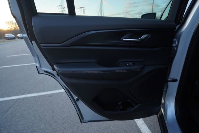 Used 2025 Jeep Grand Cherokee Laredo w/ Luxury Tech Group I image 16