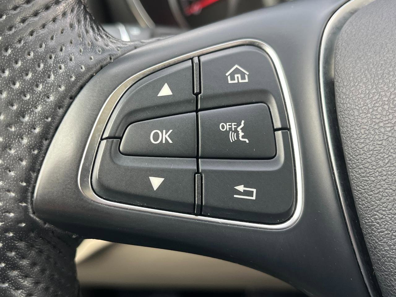 Used 2019 Mercedes-Benz GLC 300 4MATIC w/ Premium Package image 27