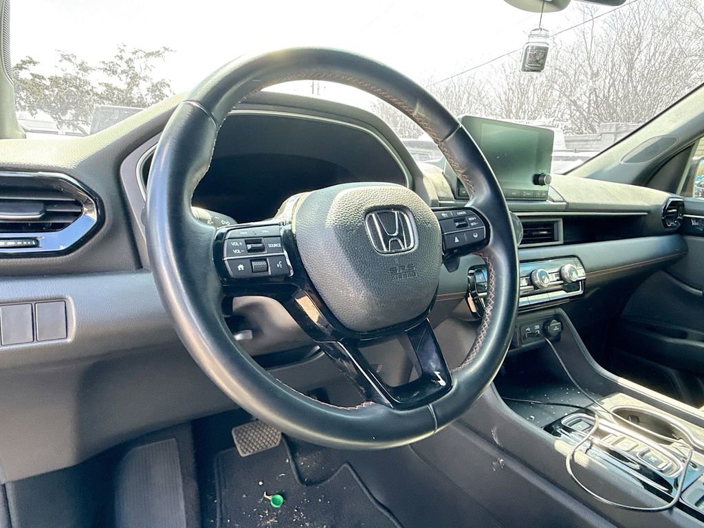 Used 2025 Honda Pilot Sport image 12