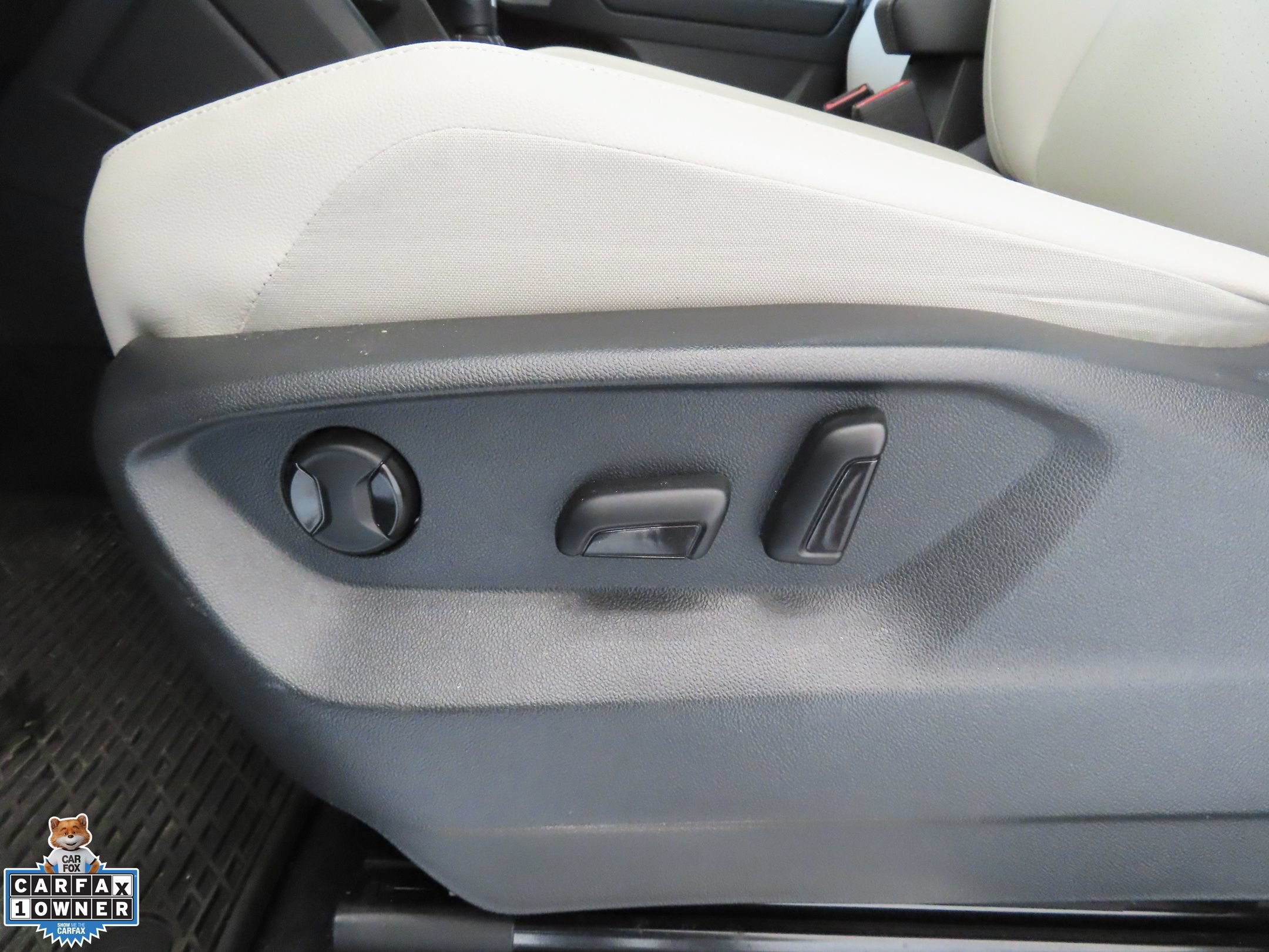 Used 2021 Volkswagen Tiguan SE R-Line FWD image 12