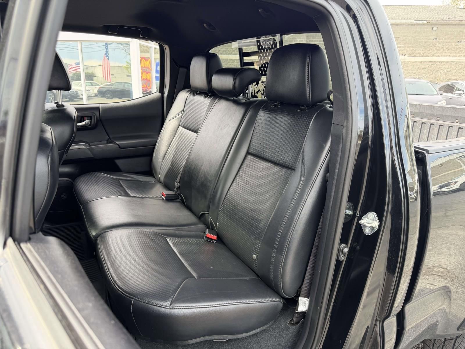 Used 2020 Toyota Tacoma TRD Sport w/ TRD Premium Sport Package AWD/4WD image 15