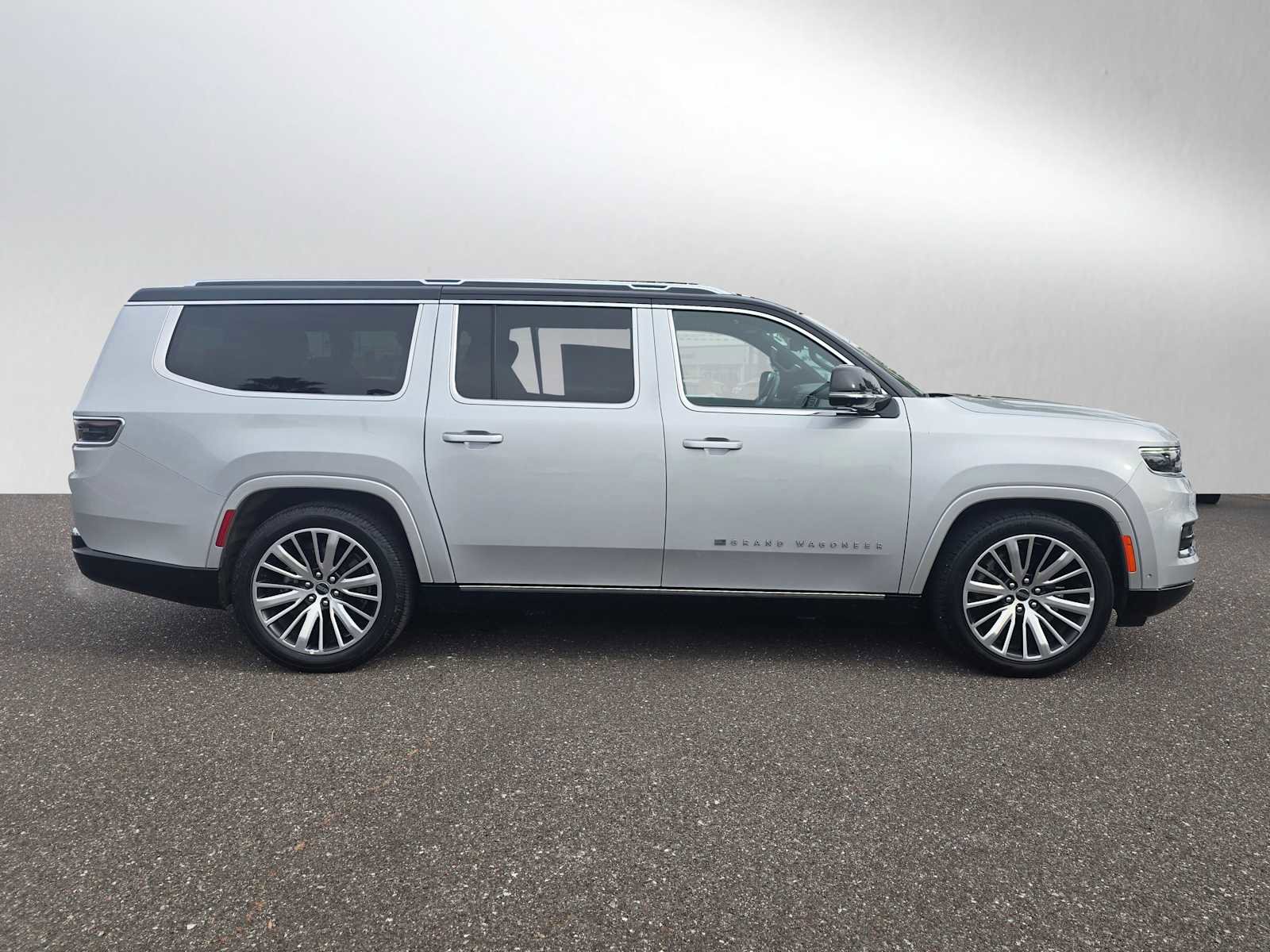 Used 2024 Jeep Grand Wagoneer L Series III image 2