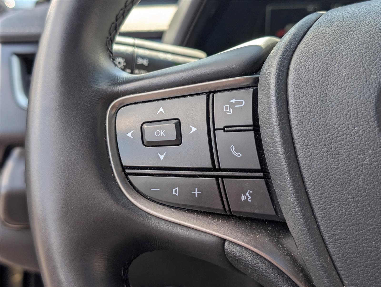 Used 2024 Lexus UX 250h AWD w/ Premium Package image 22