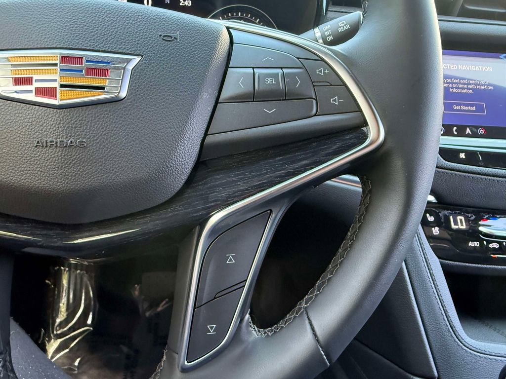 Used 2025 Cadillac XT5 Premium Luxury w/ Technology Package AWD/4WD image 33