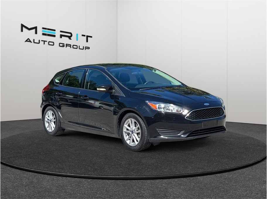 Used 2015 Ford Focus SE FWD image 1