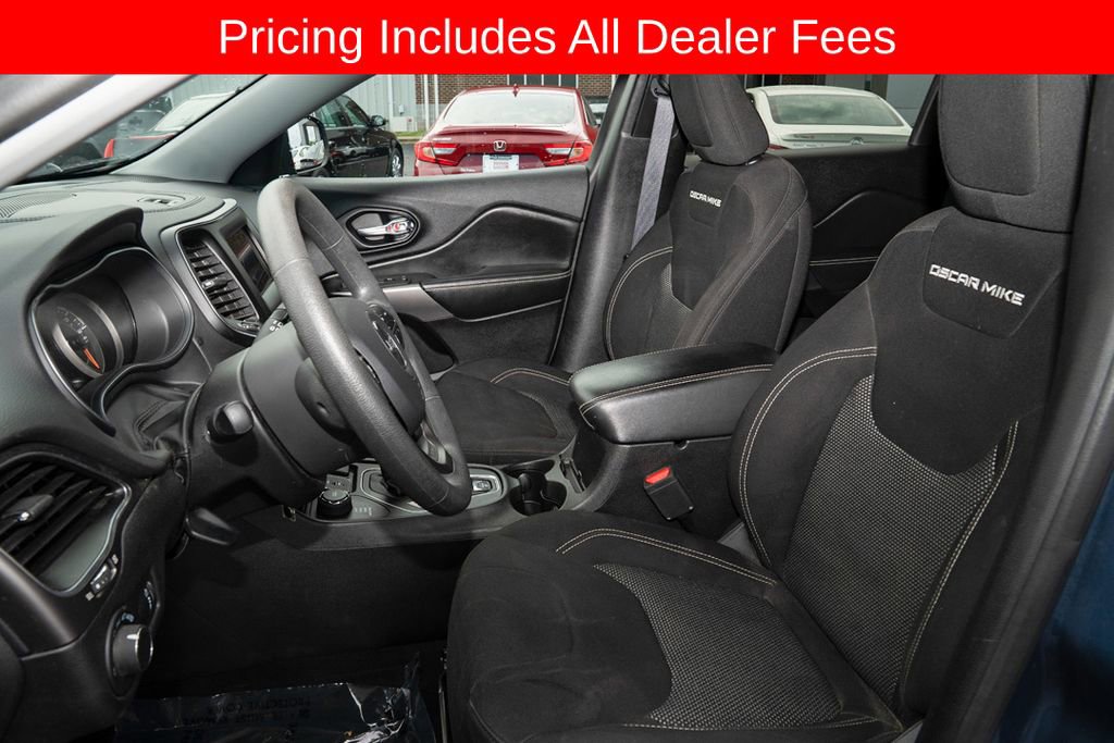 Used 2021 Jeep Cherokee Latitude AWD/4WD image 9