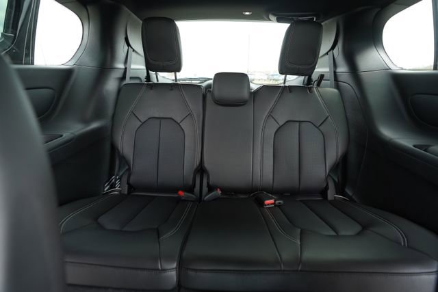 New 2026 Chrysler Pacifica Select FWD image 24