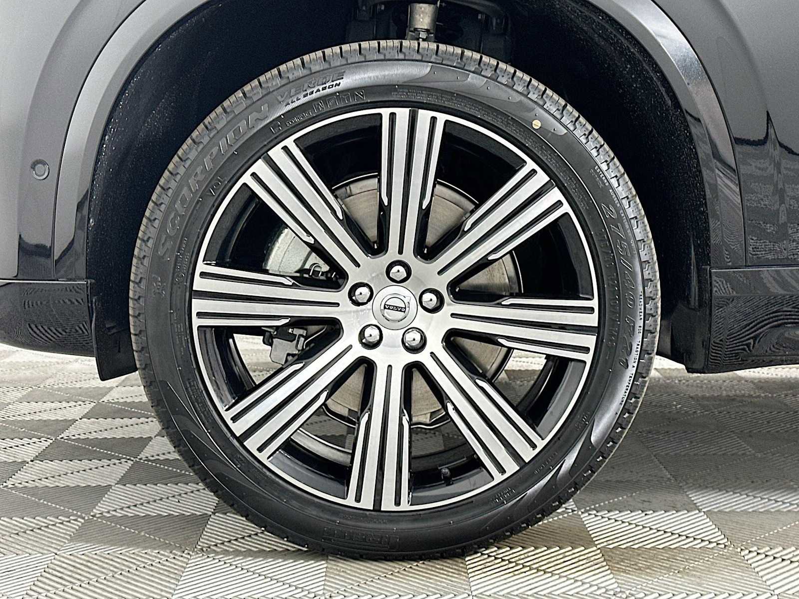 Used 2025 Volvo XC90 B6 Plus w/ Protection Package Premier image 28