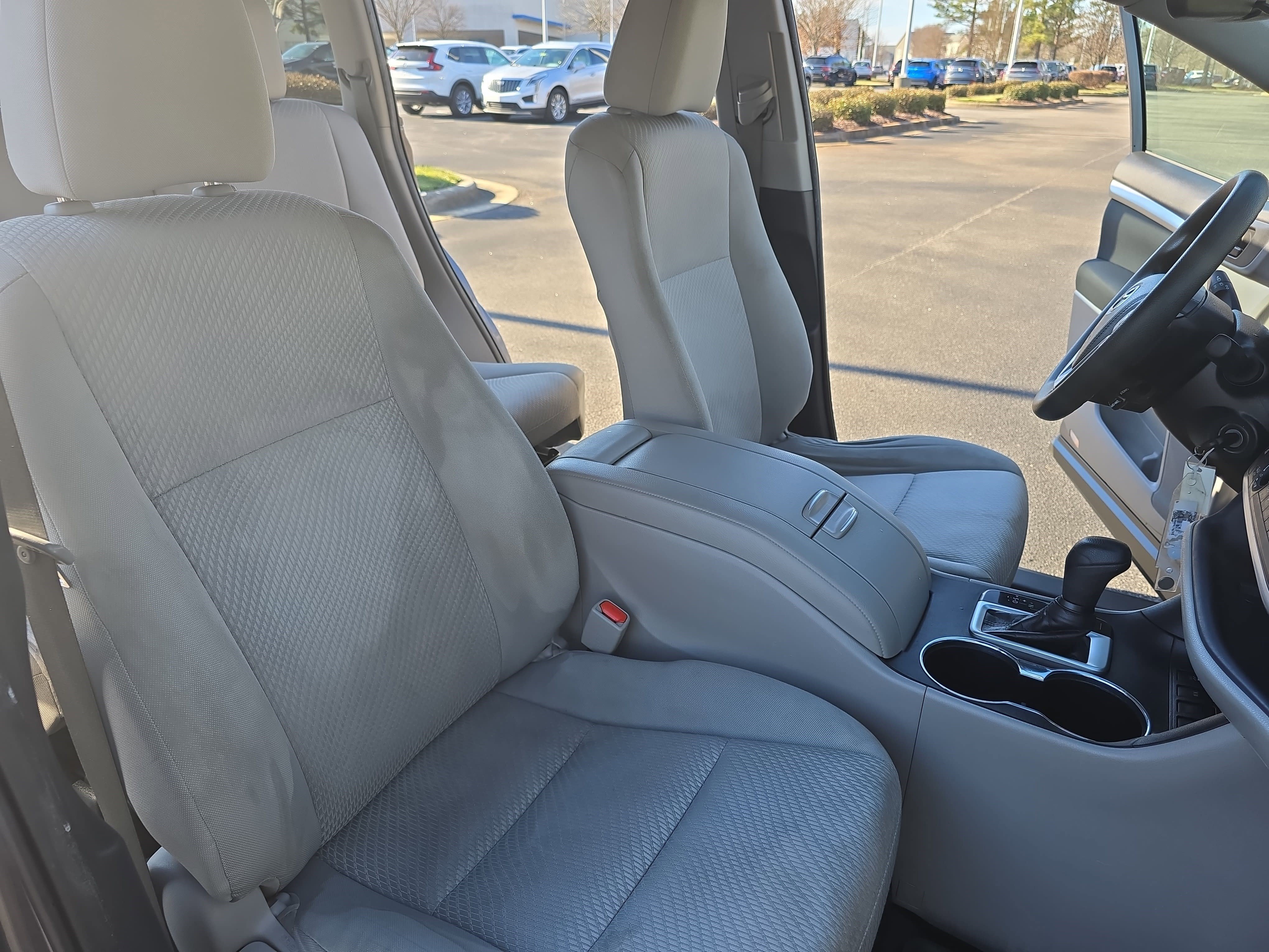 Used 2019 Toyota Highlander LE image 10