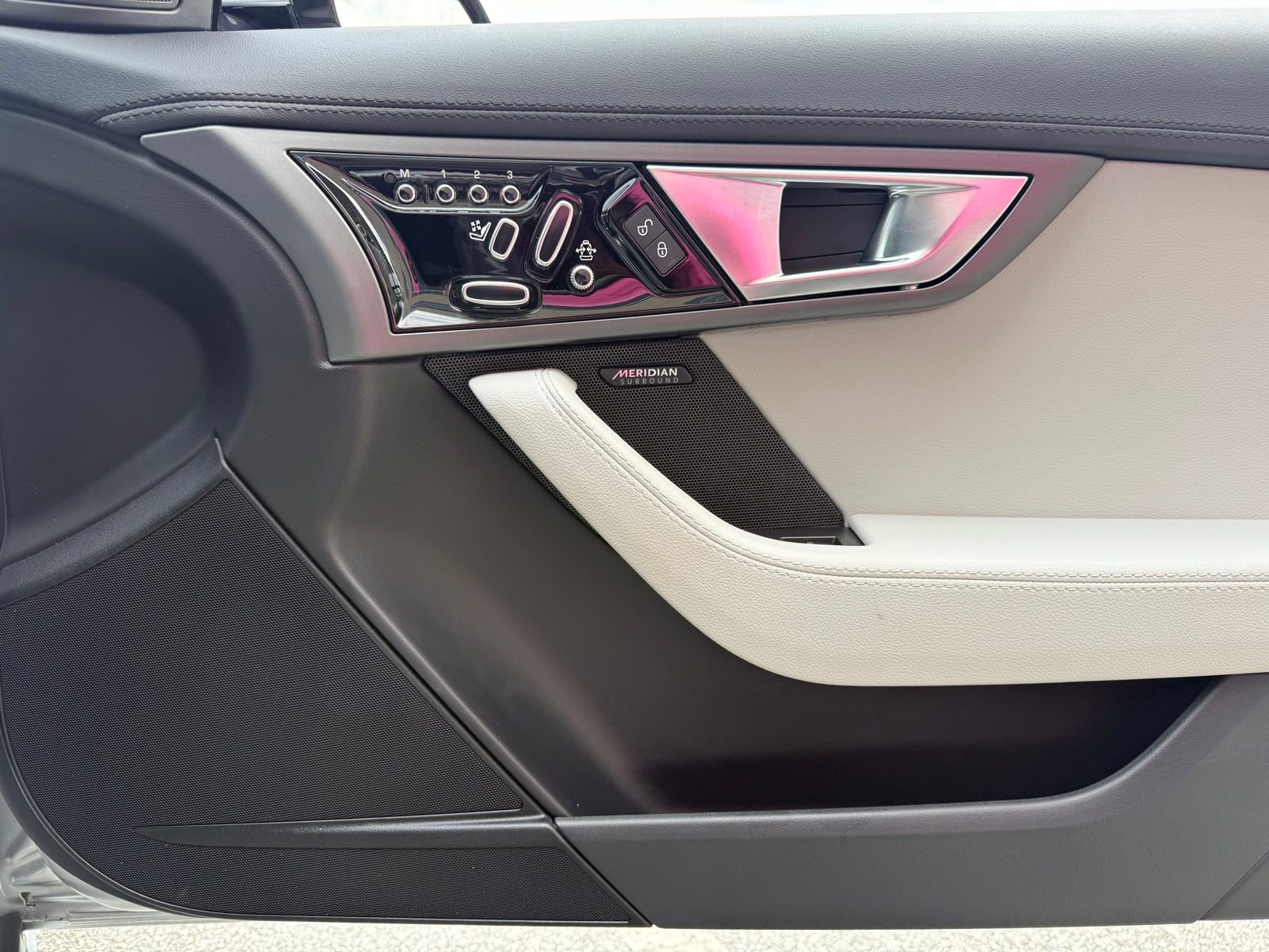 Used 2017 Jaguar F-TYPE Coupe RWD image 38