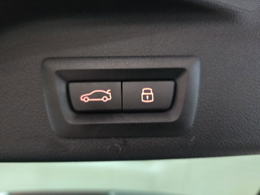 Used 2026 BMW X5 xDrive40i w/ M Sport Package image 16