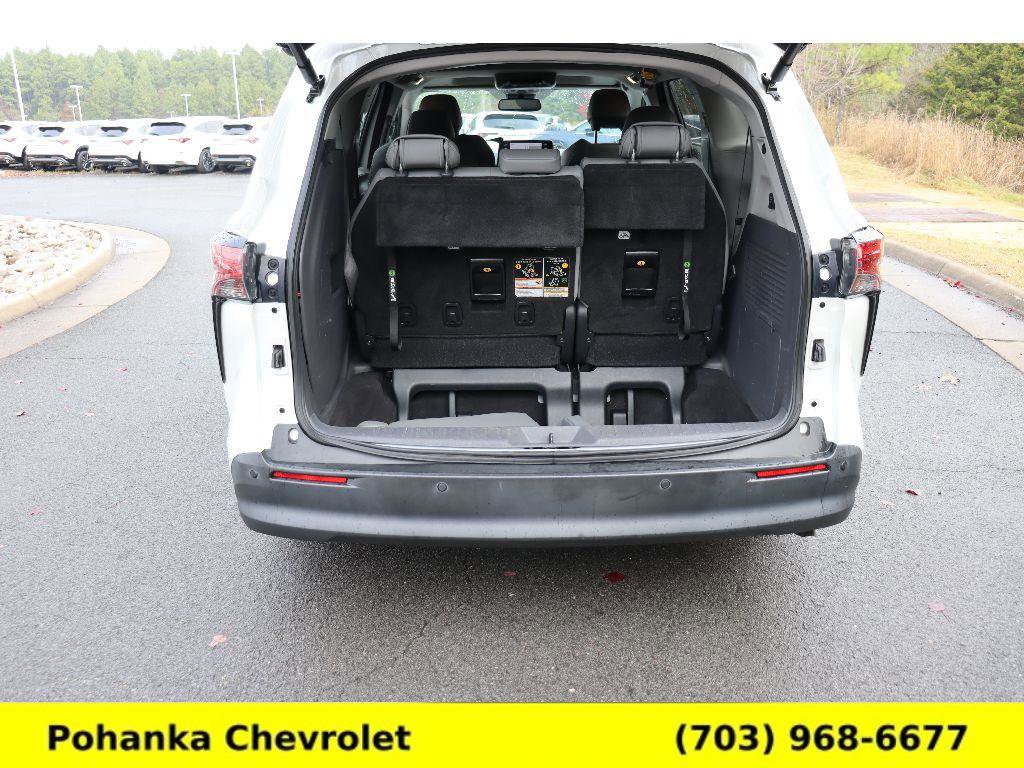 Used 2022 Toyota Sienna XLE image 30