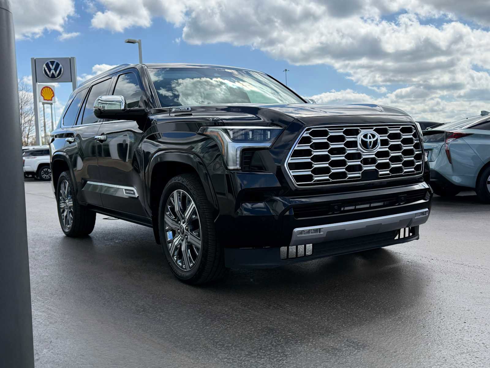 Used 2023 Toyota Sequoia Capstone AWD/4WD image 3