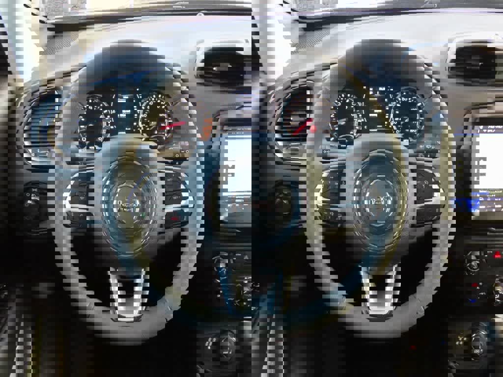 Used 2023 Jeep Renegade Latitude image 18