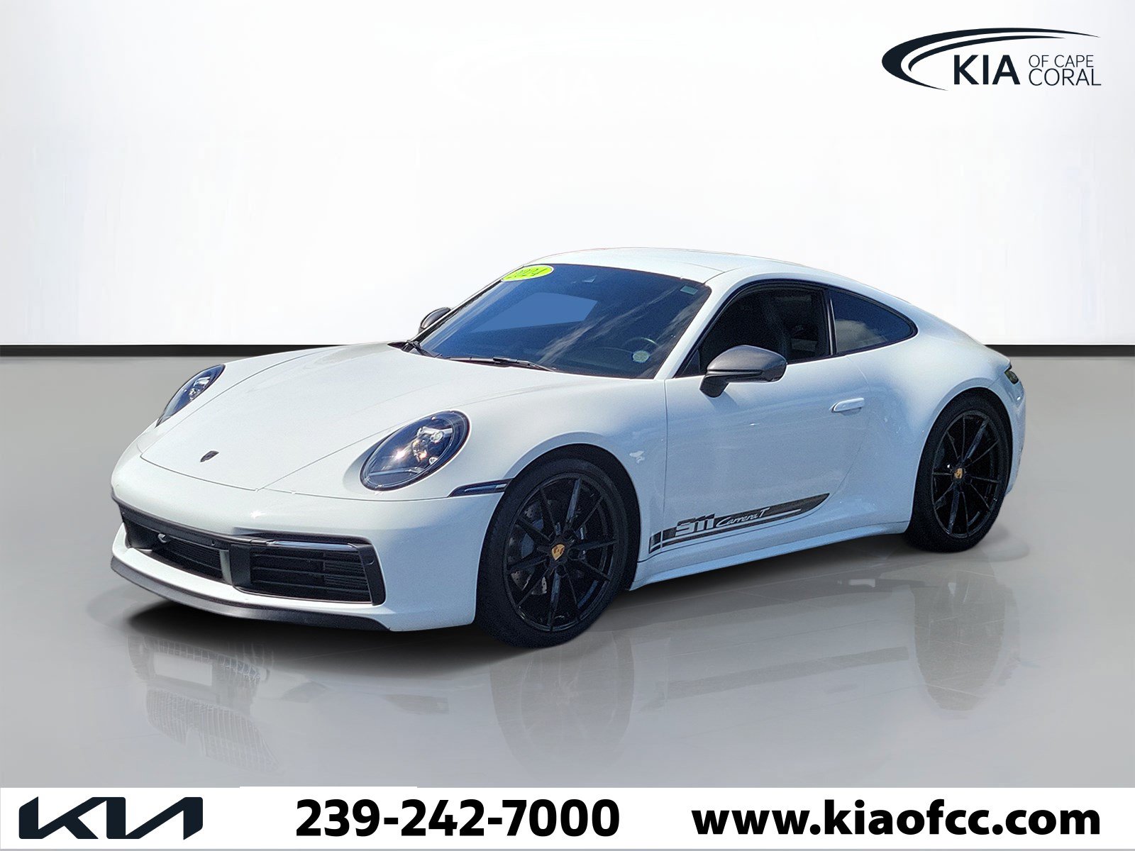 Used 2024 Porsche 911 Carrera RWD image 3