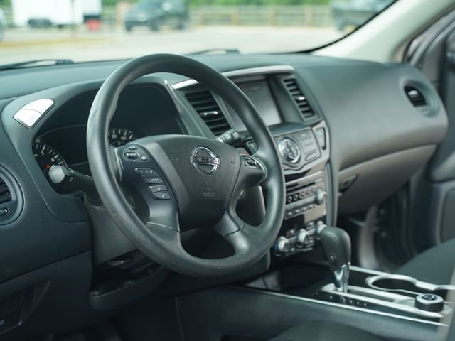 Used 2020 Nissan Pathfinder S AWD/4WD image 26