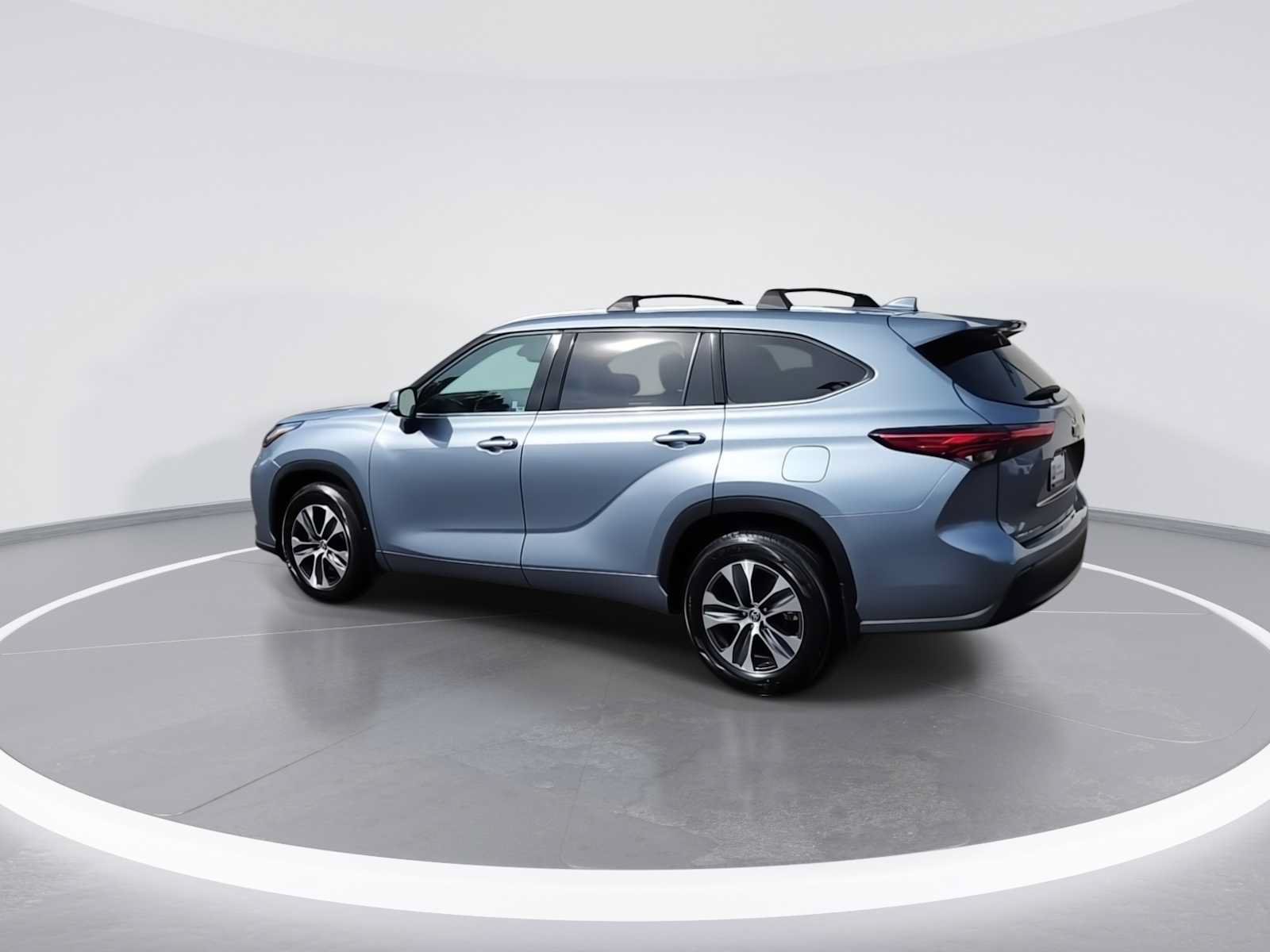Certified 2022 Toyota Highlander XLE AWD/4WD image 6