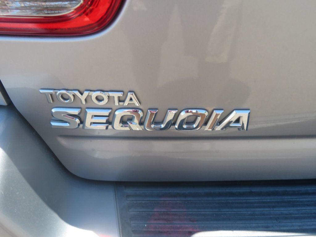 Used 2006 Toyota Sequoia SR5 AWD/4WD image 15