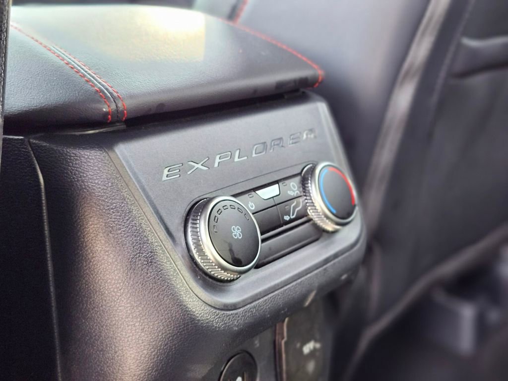 Certified 2025 Ford Explorer ST-Line image 17