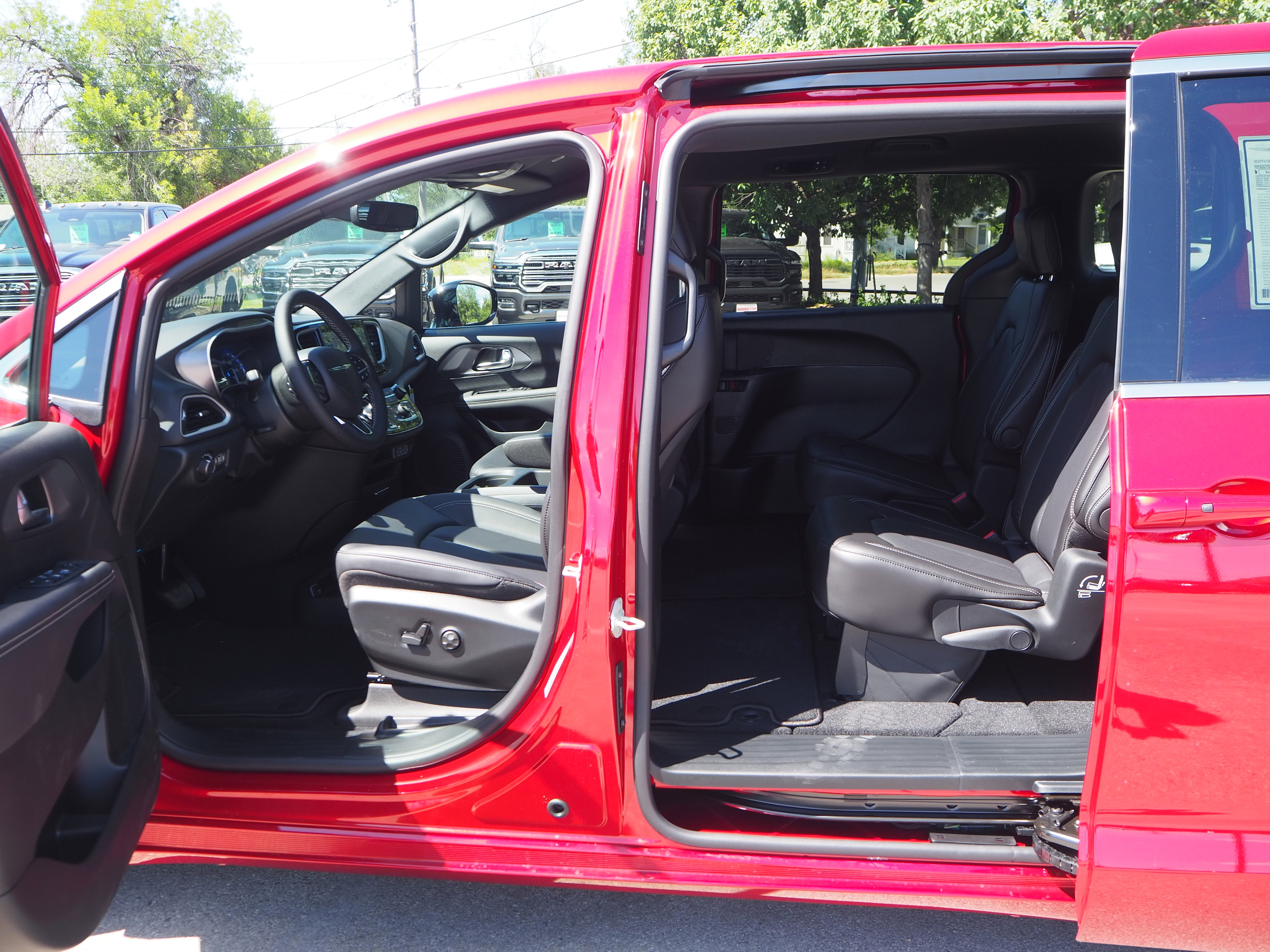 New 2025 Chrysler Voyager LX image 12