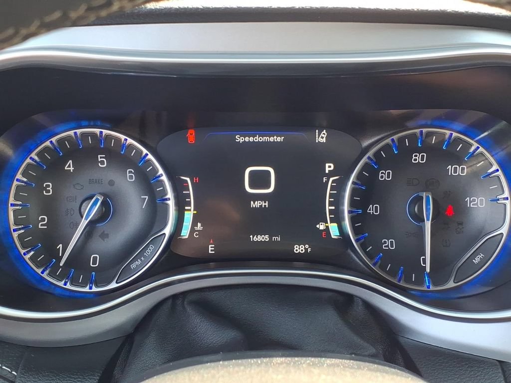 Certified 2025 Chrysler Pacifica Limited FWD image 6