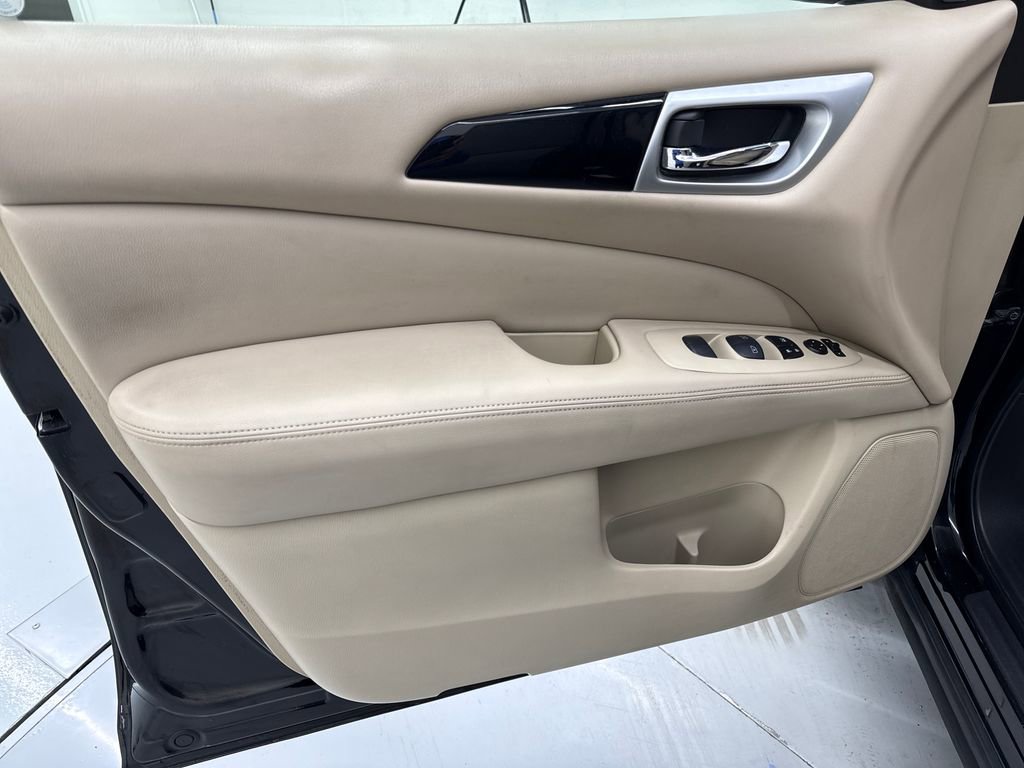 Used 2018 Nissan Pathfinder SV w/ SV Tech Package AWD/4WD image 11