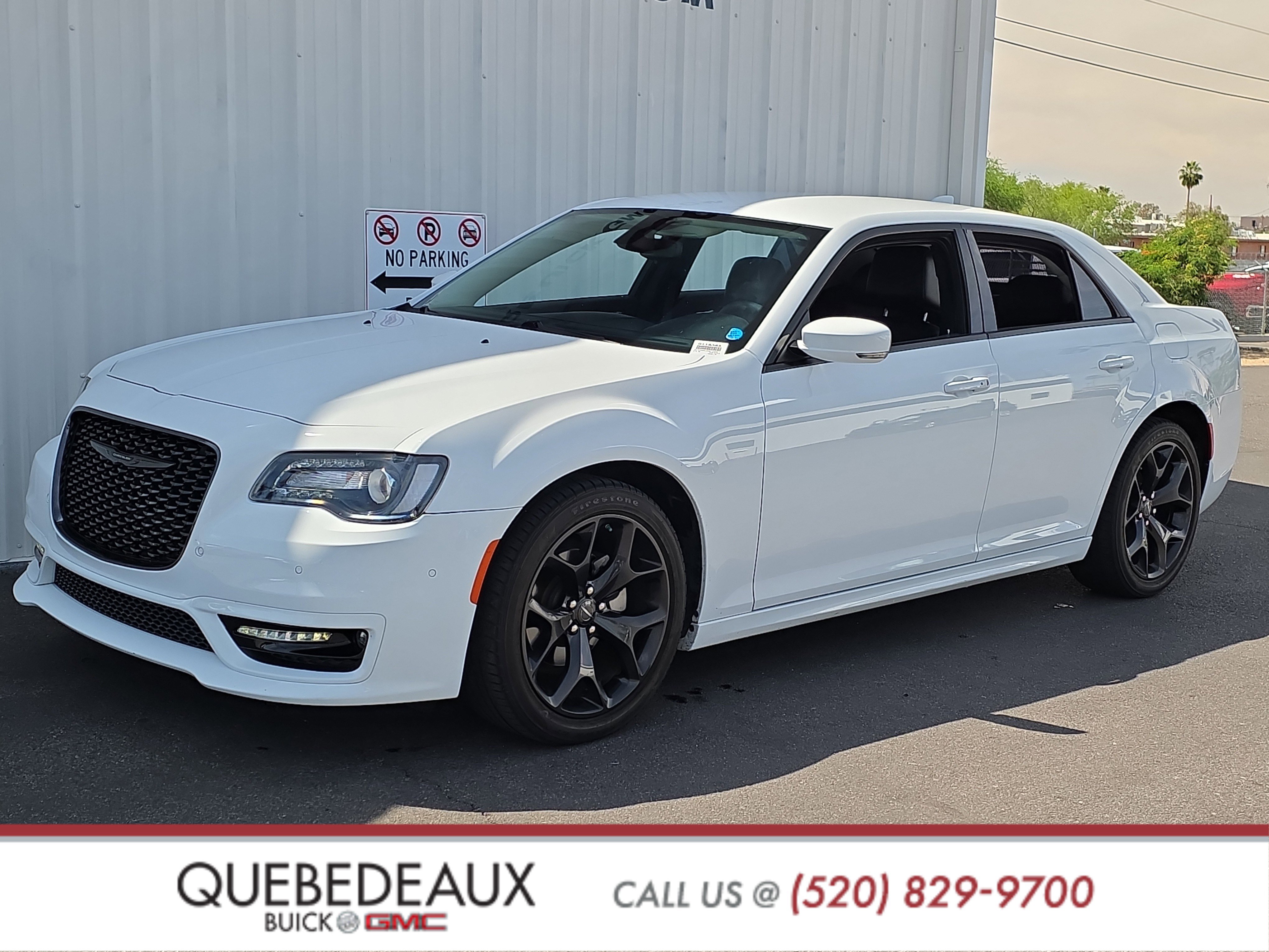 Used 2023 Chrysler 300 Touring L image 3
