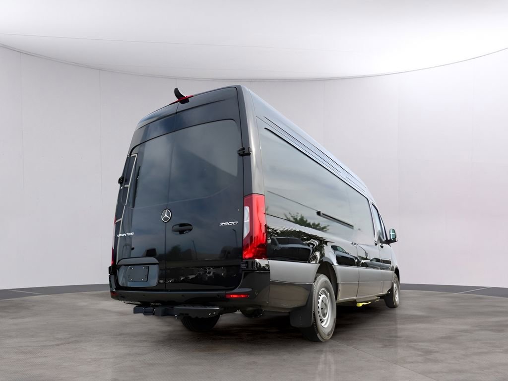 Used 2024 Mercedes-Benz Sprinter 2500 image 5