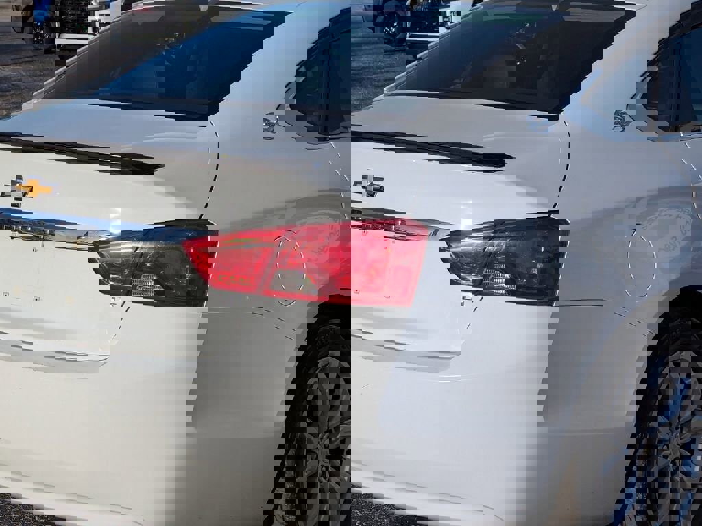 Used 2018 Chevrolet Impala LT image 7