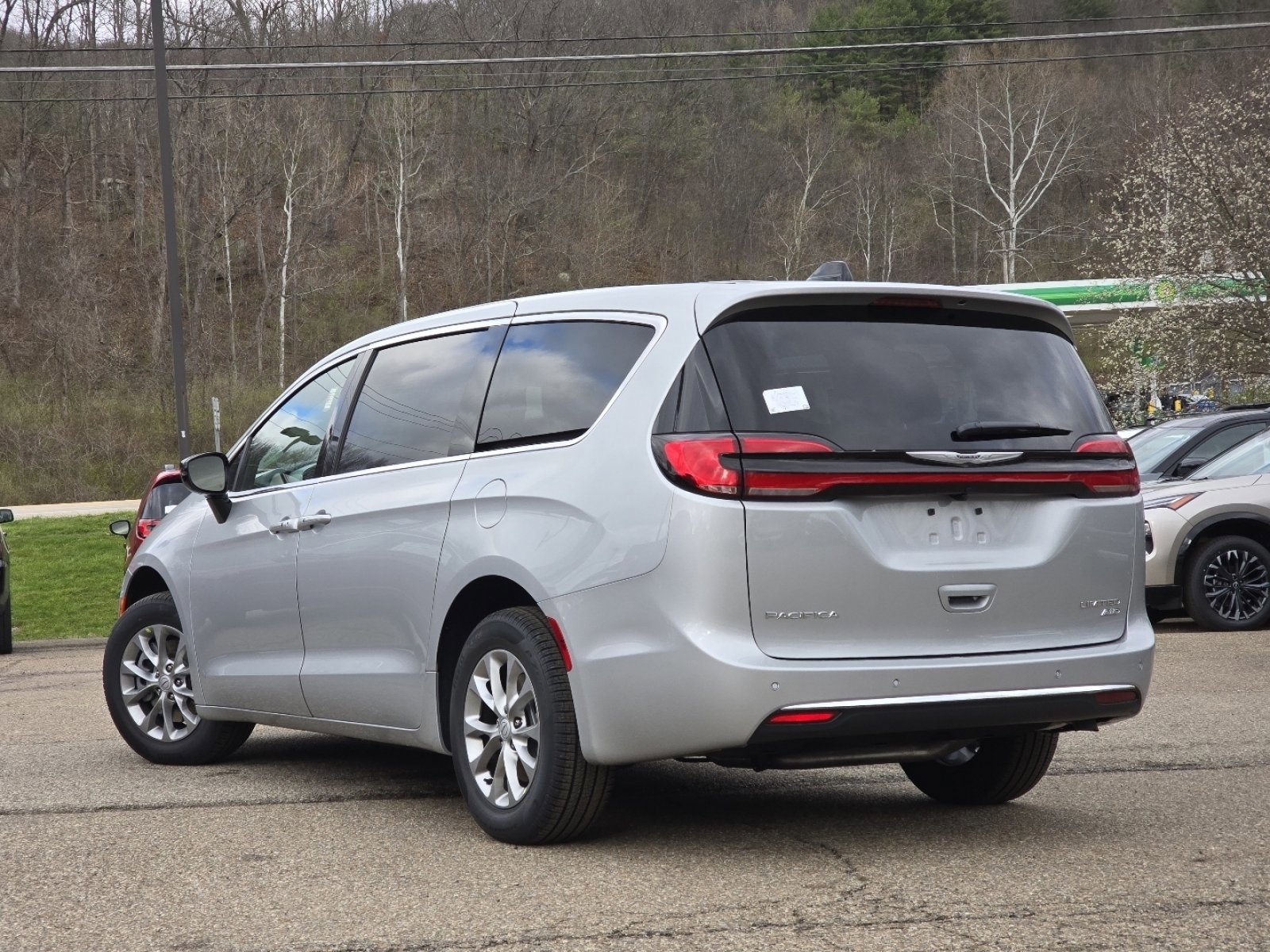New 2026 Chrysler Pacifica Limited image 8