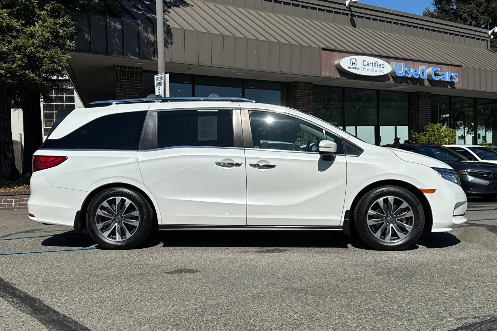 Used 2021 Honda Odyssey EX-L image 3