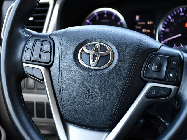Used 2019 Toyota Highlander Plus FWD image 22