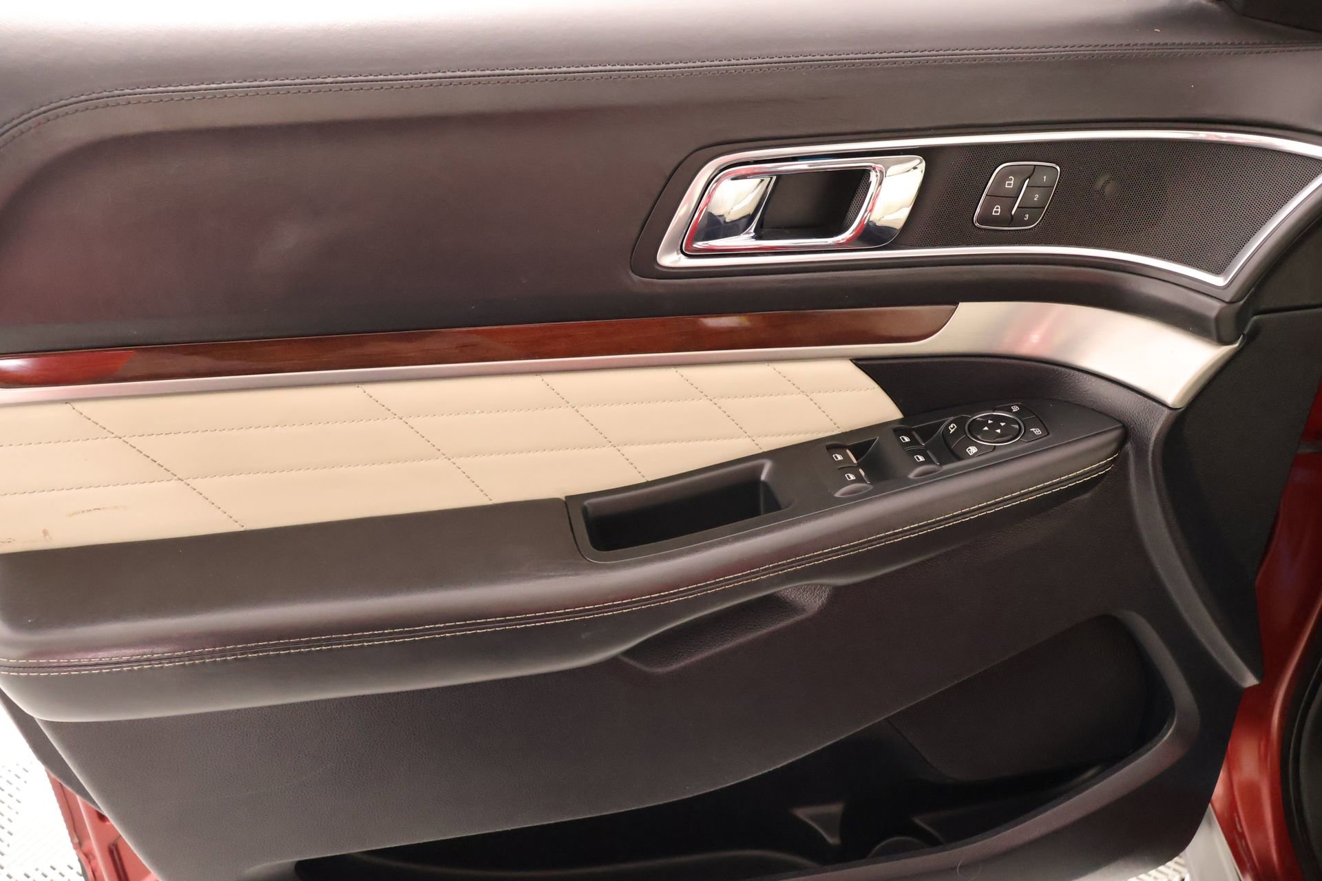 Used 2019 Ford Explorer Platinum AWD/4WD image 19