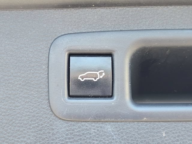 Used 2023 Toyota Highlander XLE FWD image 12