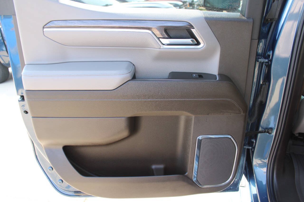 Used 2024 Chevrolet Silverado 1500 LTZ AWD/4WD image 9