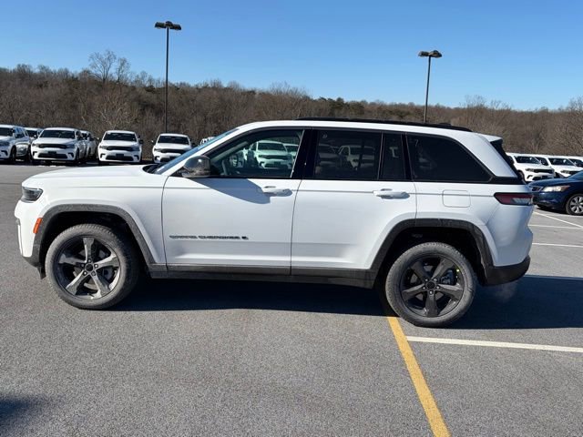 New 2026 Jeep Grand Cherokee Limited w/ Limited Altitude Package AWD/4WD image 4