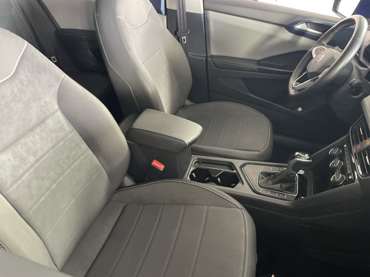 Used 2024 Volkswagen Taos SE FWD image 25