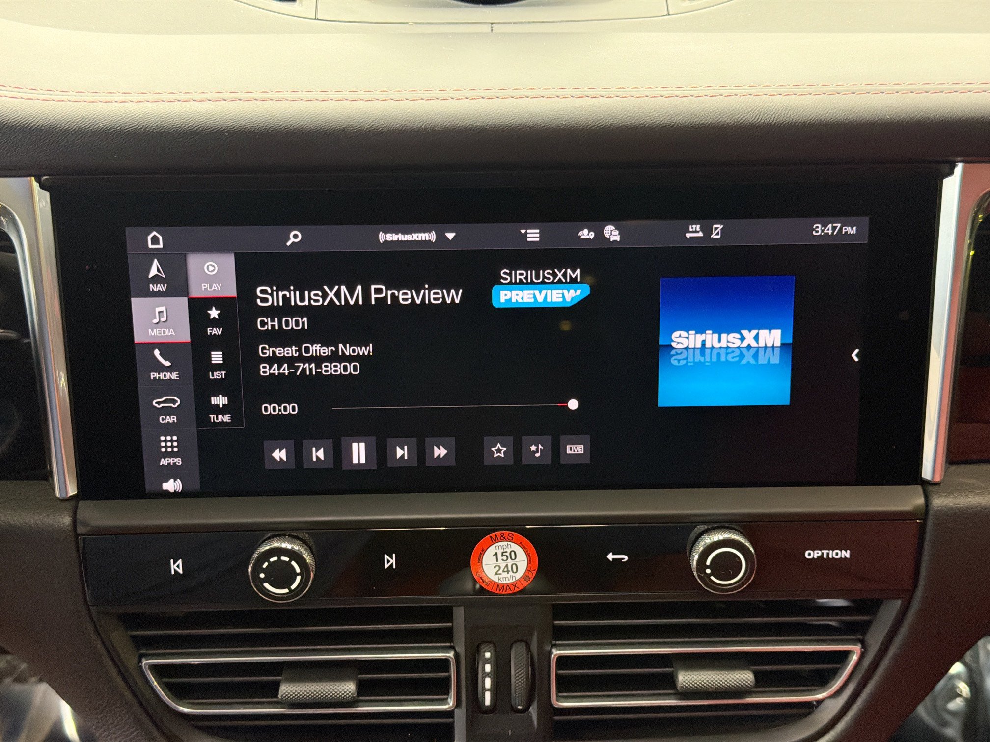 Certified 2026 Porsche Macan AWD/4WD image 29