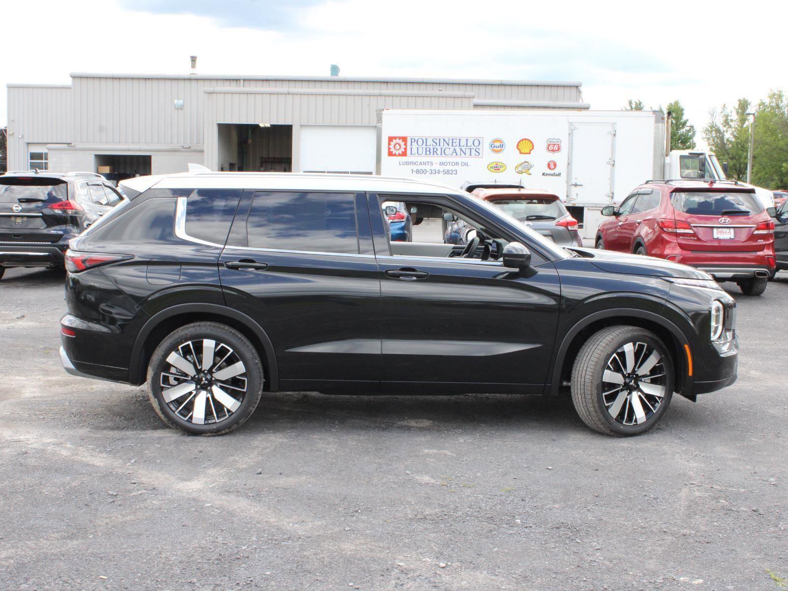 New 2025 Mitsubishi Outlander Platinum Edition image 12