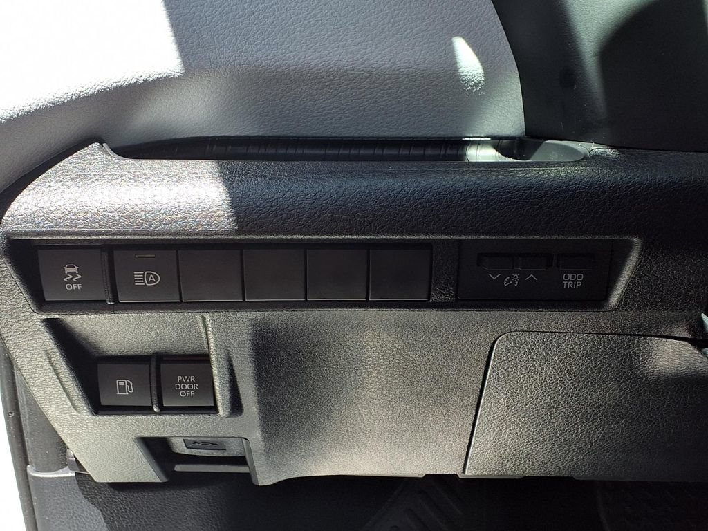 Certified 2026 Toyota Sienna LE FWD image 14
