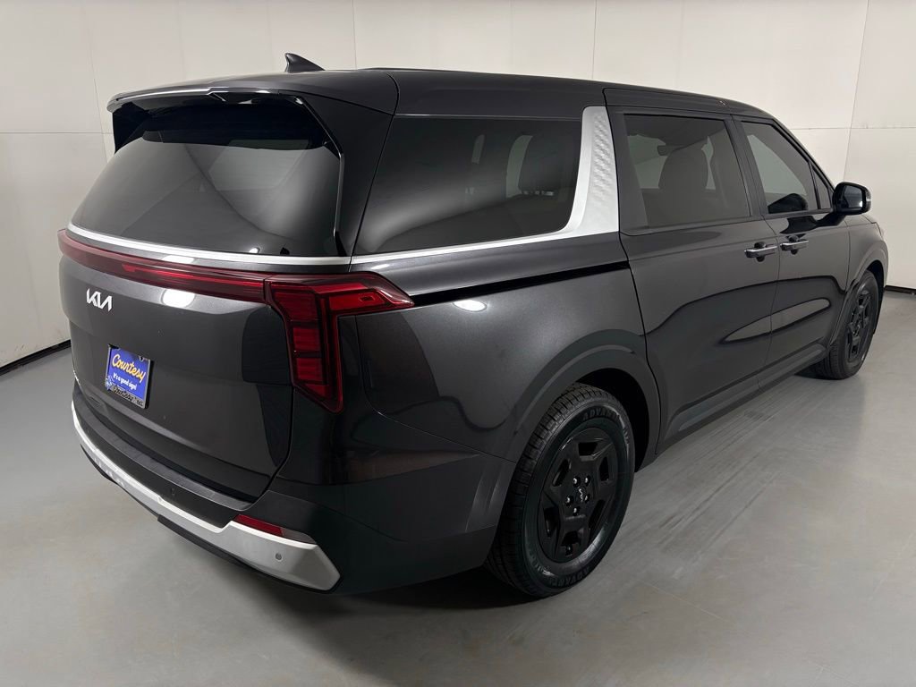 Used 2025 Kia Carnival image 8