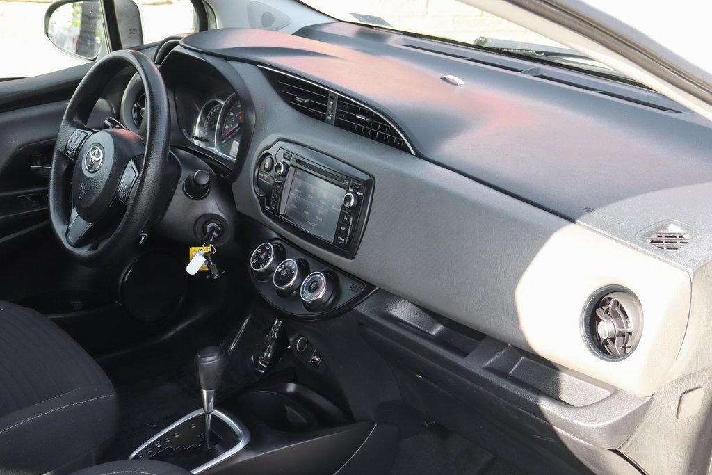 Used 2018 Toyota Yaris LE w/ Carpet Mat Package FWD image 34