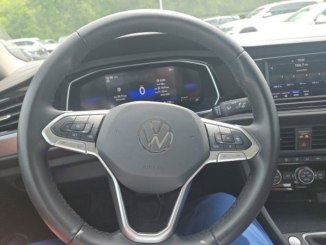 Used 2023 Volkswagen Jetta SE w/ Panoramic Sunroof Package FWD image 30