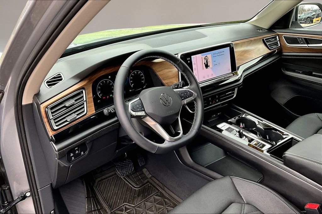 Used 2024 Volkswagen Atlas SE image 16