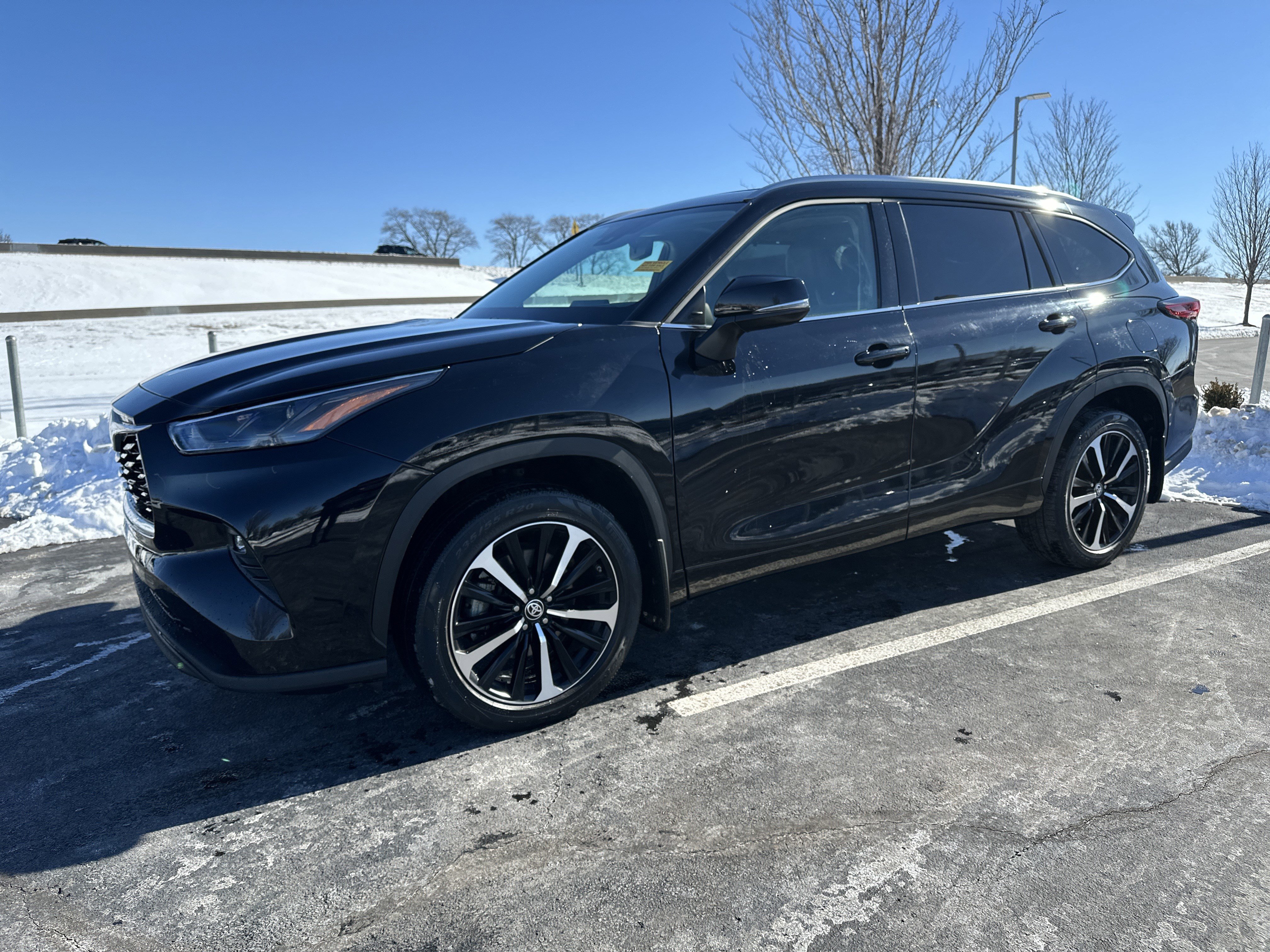 Used 2022 Toyota Highlander XLE image 5