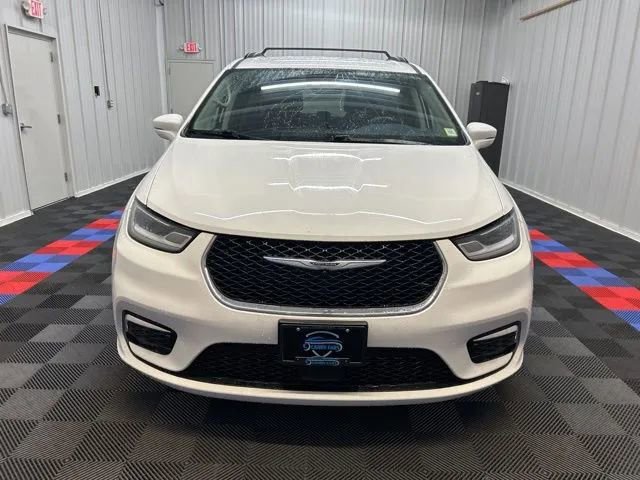 Used 2022 Chrysler Pacifica Touring-L image 7