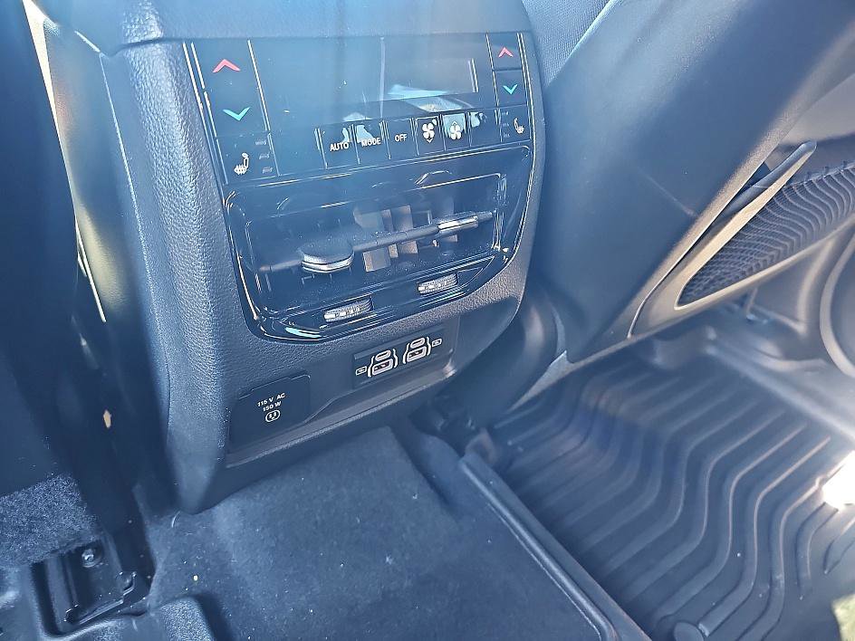 Used 2023 Jeep Grand Cherokee L Summit w/ Luxury Tech Group V image 30