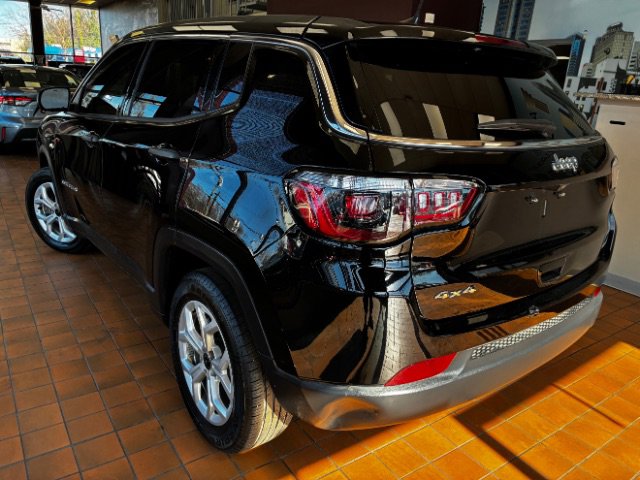 Used 2025 Jeep Compass Sport image 7