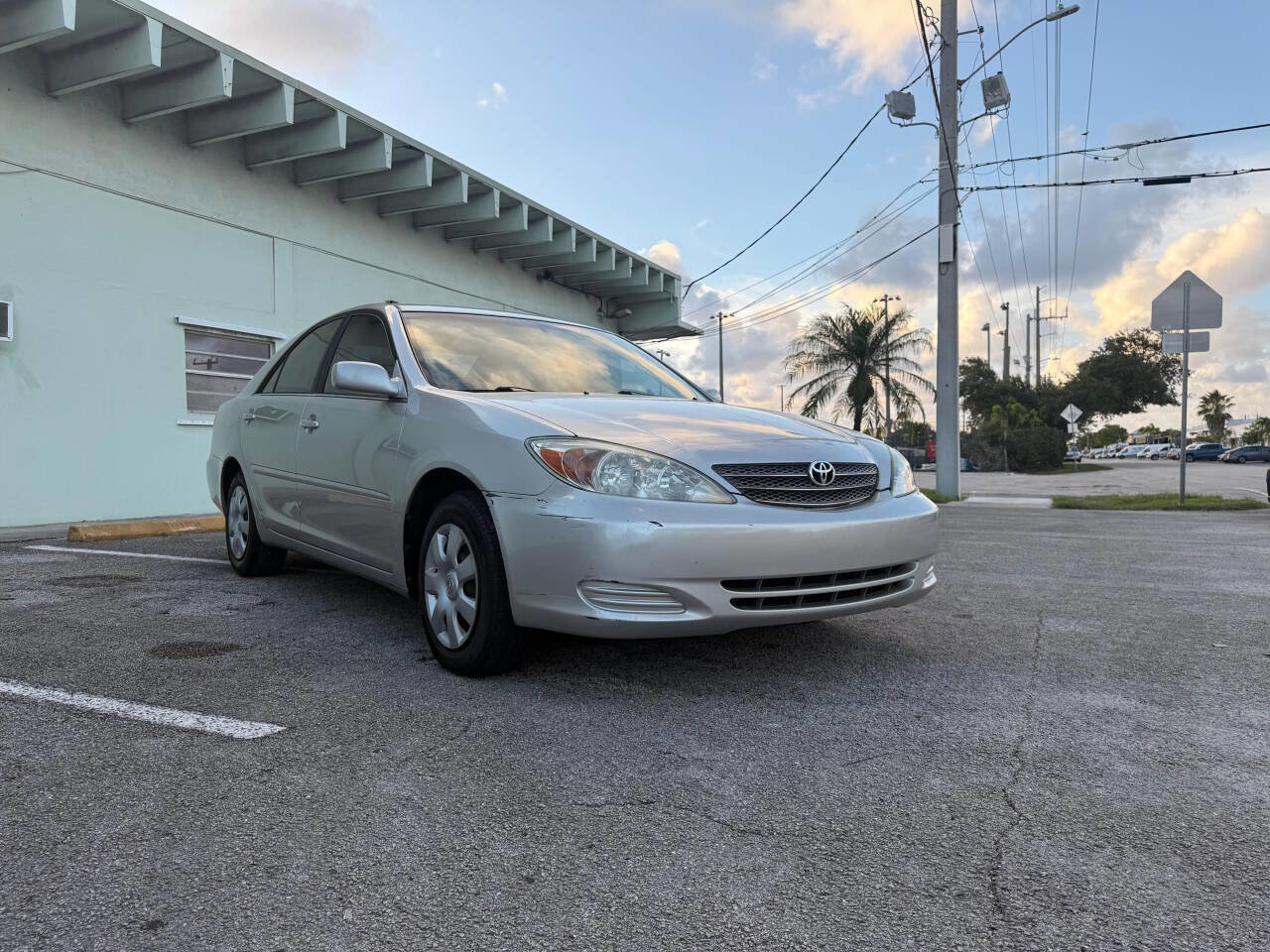 Used 2004 Toyota Camry LE FWD image 5